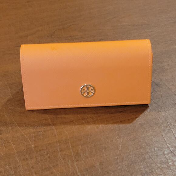 Tory Burch large sunglasses case with golden tone logo. - Picture 8 of 8